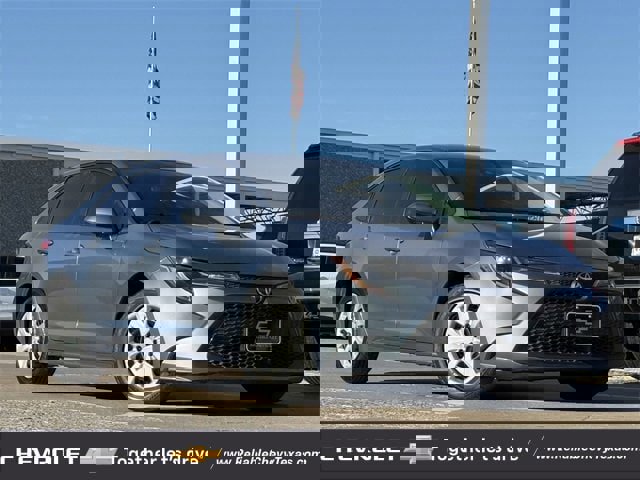 Used 2022 Toyota Corolla LE image 2