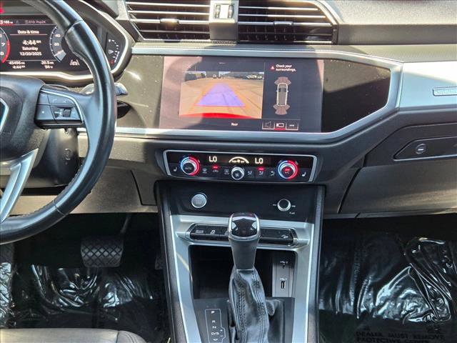 Used 2020 Audi Q3 2.0T Premium w/ Convenience Package AWD/4WD image 16