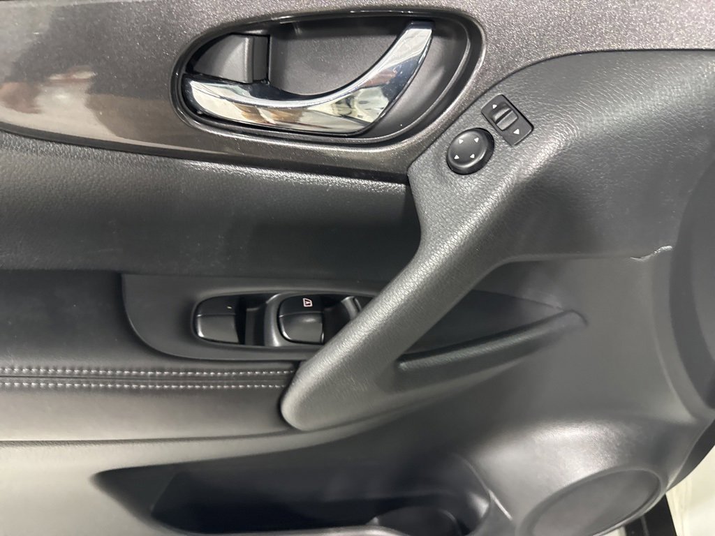 Used 2017 Nissan Rogue SV image 22