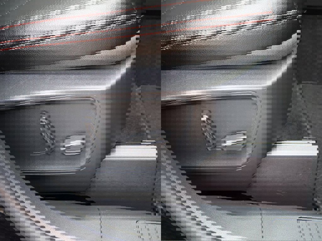 Used 2025 Ford Escape ST-Line Elite w/ Premium Technology Package image 11