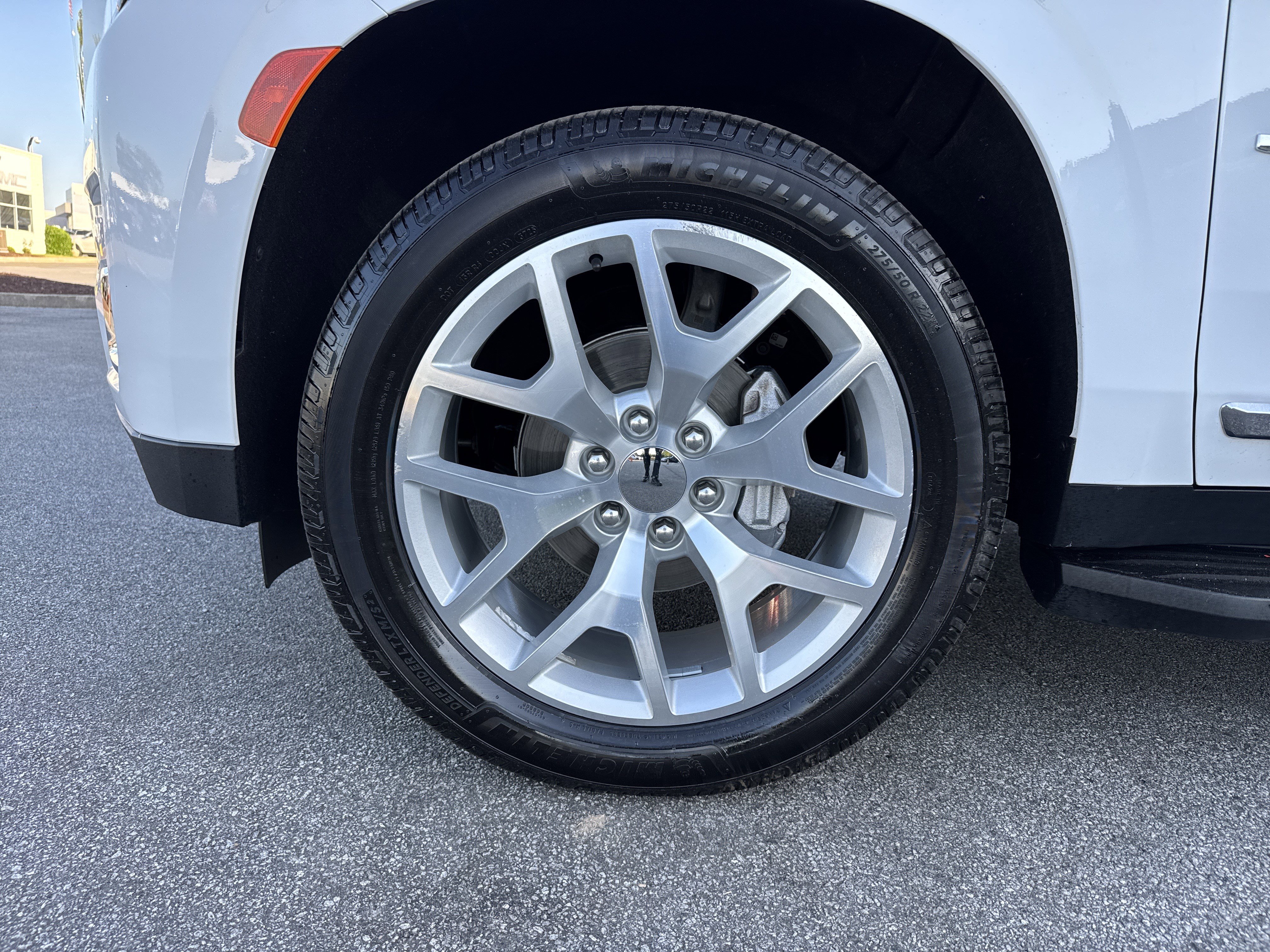 Used 2023 GMC Yukon SLT w/ SLT Premium Package RWD image 13