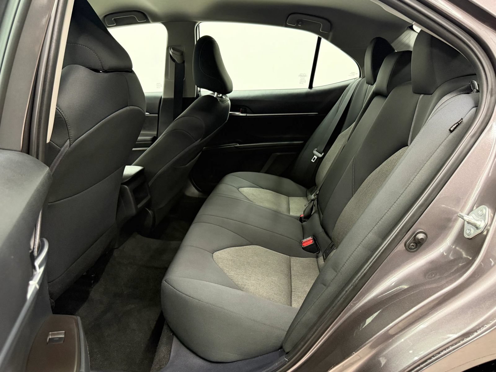 Used 2022 Toyota Camry LE FWD image 17