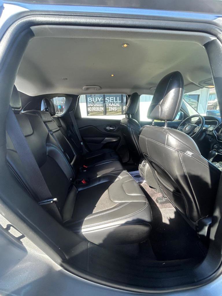 Used 2019 Jeep Cherokee Latitude Plus image 23