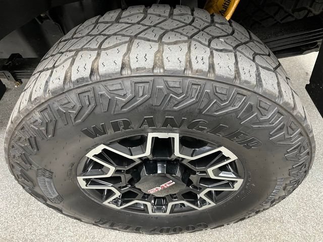 Used 2024 GMC Sierra 2500 AT4X AWD/4WD image 25