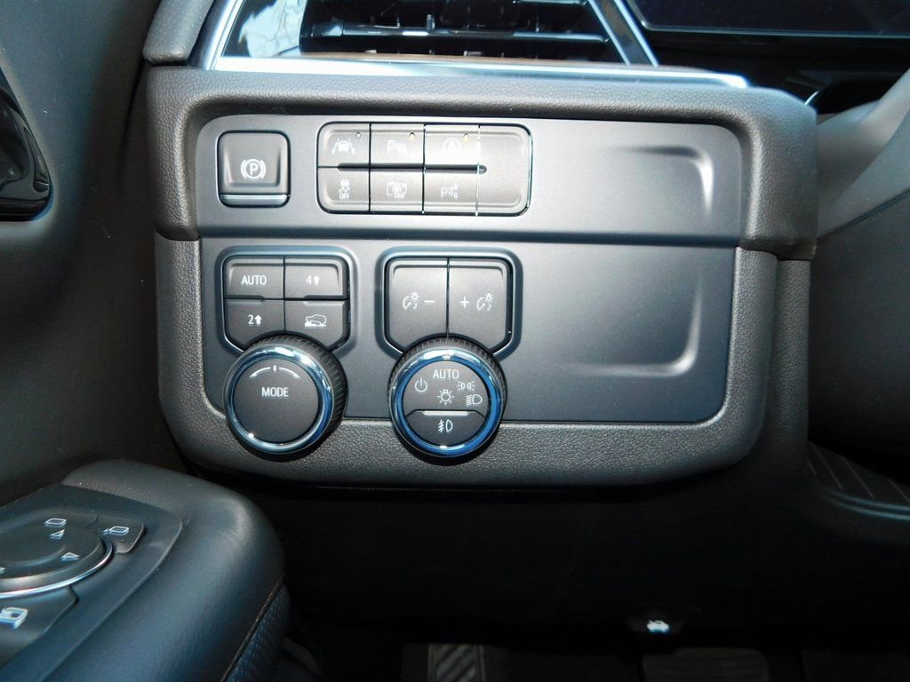 New 2025 Chevrolet Suburban High Country image 39