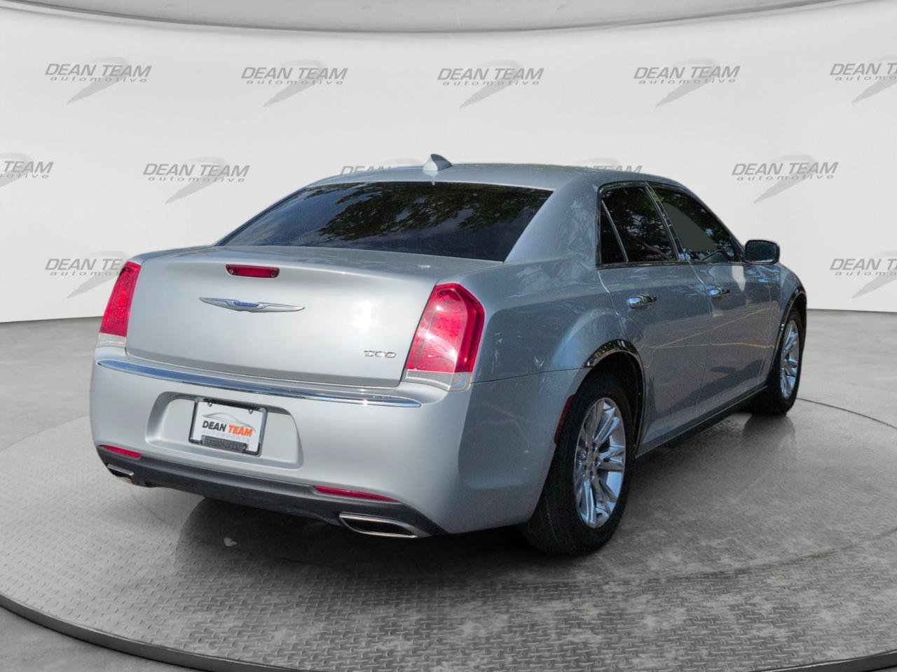 Used 2019 Chrysler 300 Touring w/ Quick Order Package 2EF RWD image 7