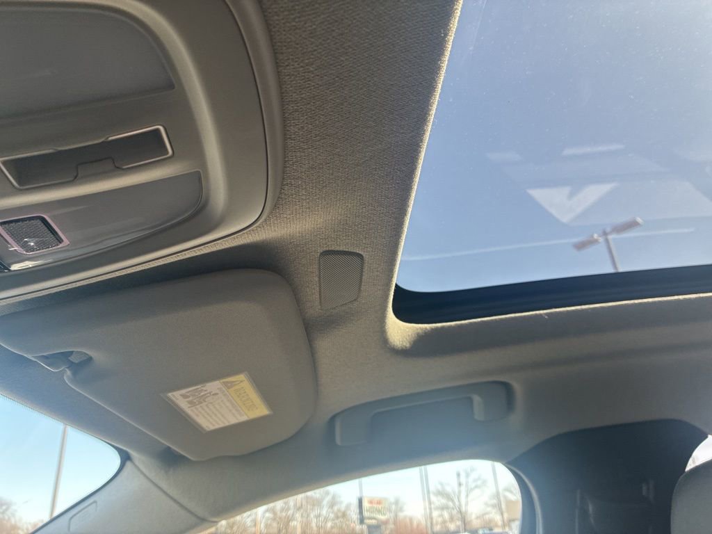 Used 2024 Volvo XC40 B5 Core image 11