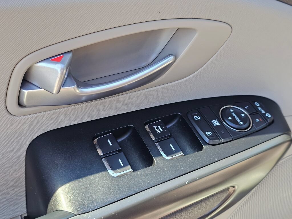 Used 2017 Kia Sedona LX w/ LX Essentials Premium Package FWD image 32