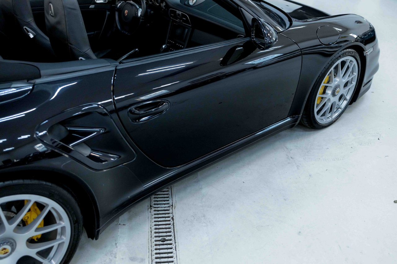 Used 2011 Porsche 911 Turbo S image 23