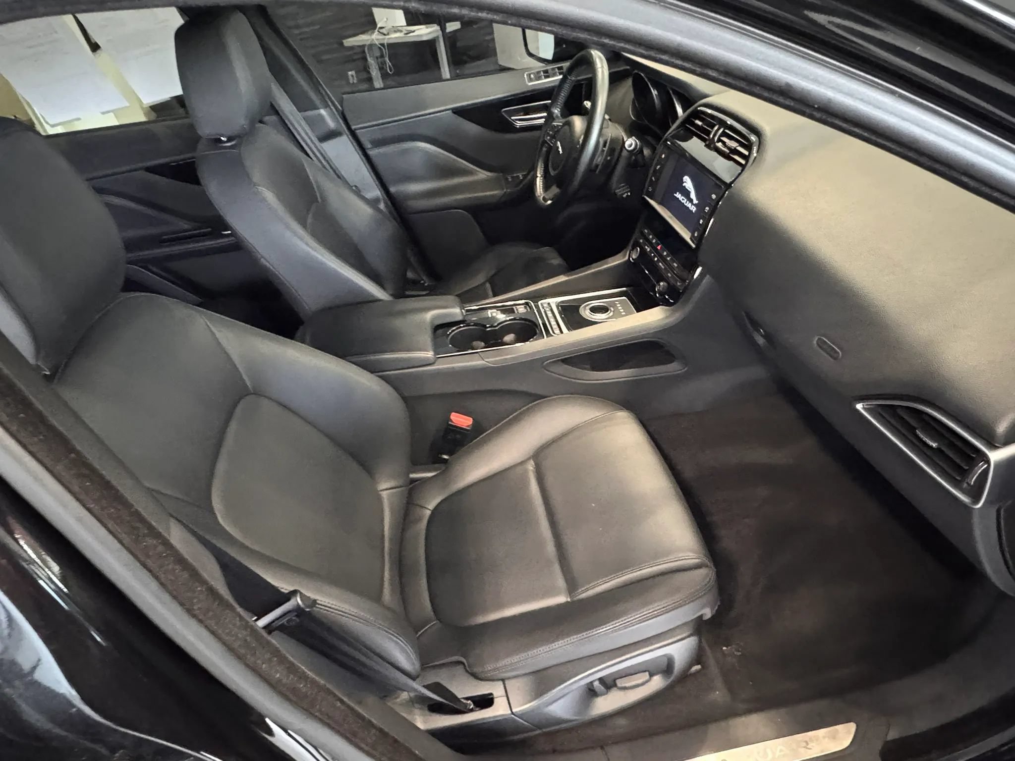 Used 2017 Jaguar F-PACE Premium AWD/4WD image 16
