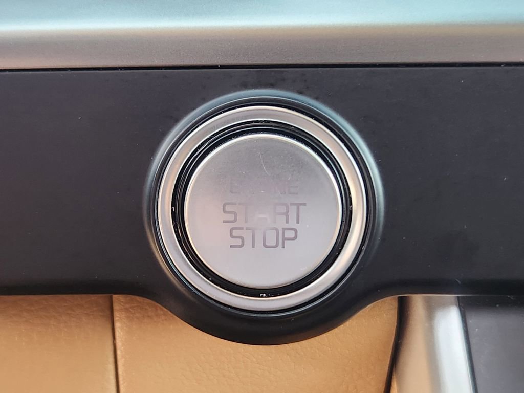 Certified 2024 Kia Carnival LX image 28