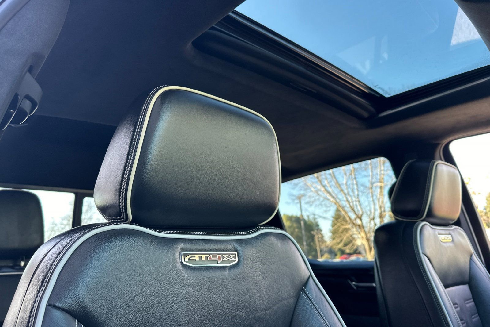 Used 2022 GMC Sierra 1500 AT4X image 18