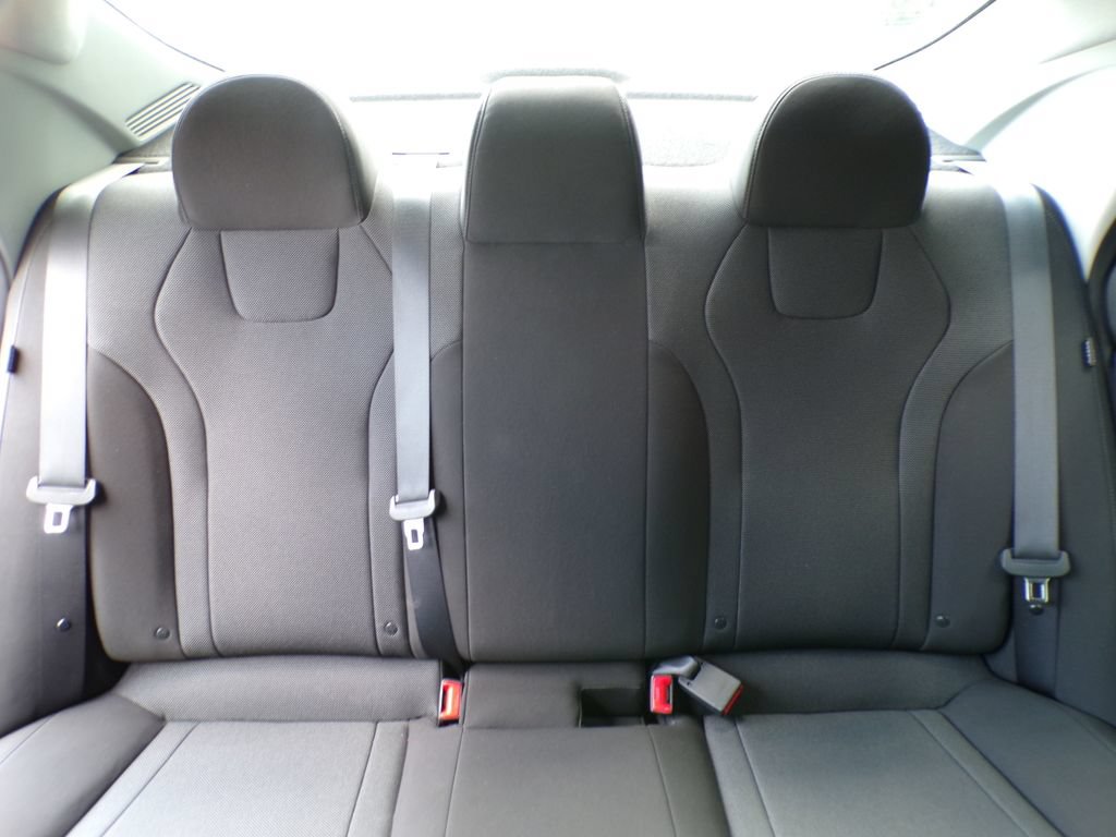 Certified 2025 Hyundai Elantra SE FWD image 20