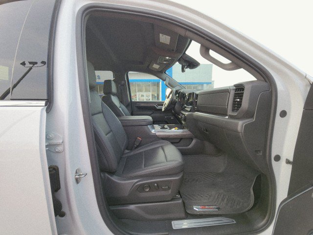 Used 2024 Chevrolet Silverado 3500 LTZ w/ LTZ Premium Package image 15