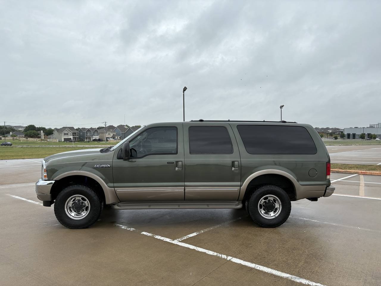 Used 2002 Ford Excursion Limited AWD/4WD image 2