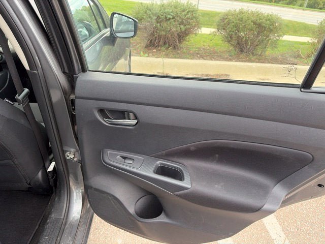 Used 2022 Nissan Versa SV w/ Trunk Package FWD image 12