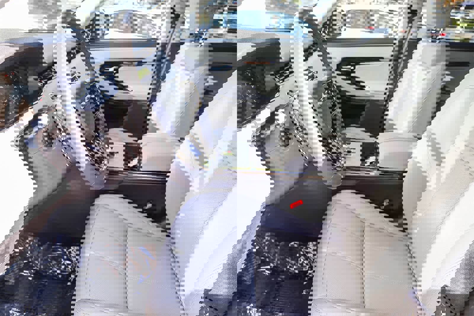 Certified 2025 Land Rover Range Rover Evoque S image 16