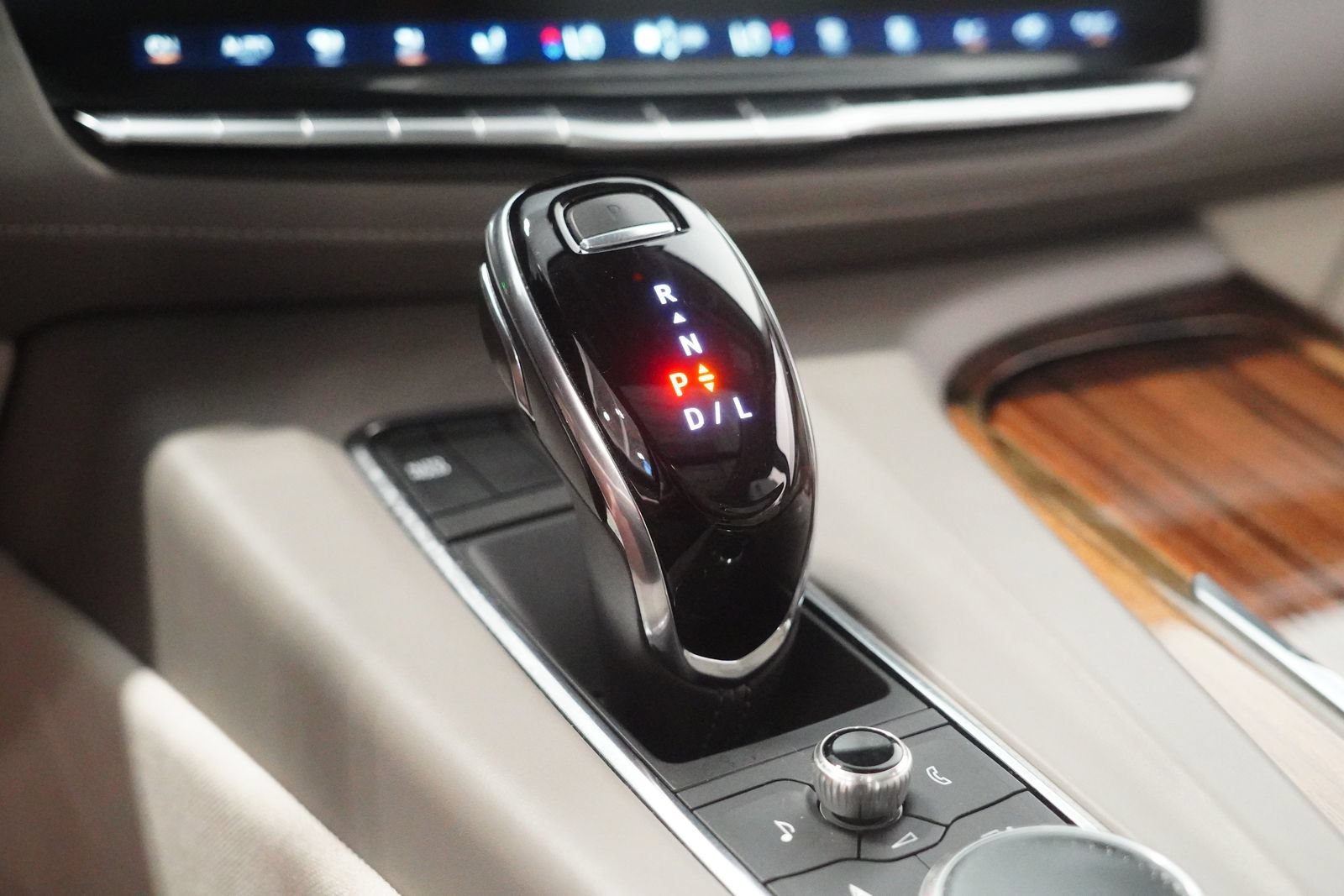 Used 2021 Cadillac Escalade Premium Luxury Platinum w/ Heavy-Duty Trailer Package AWD/4WD image 25