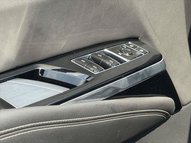 Used 2025 Cadillac Escalade Premium Luxury AWD/4WD image 19