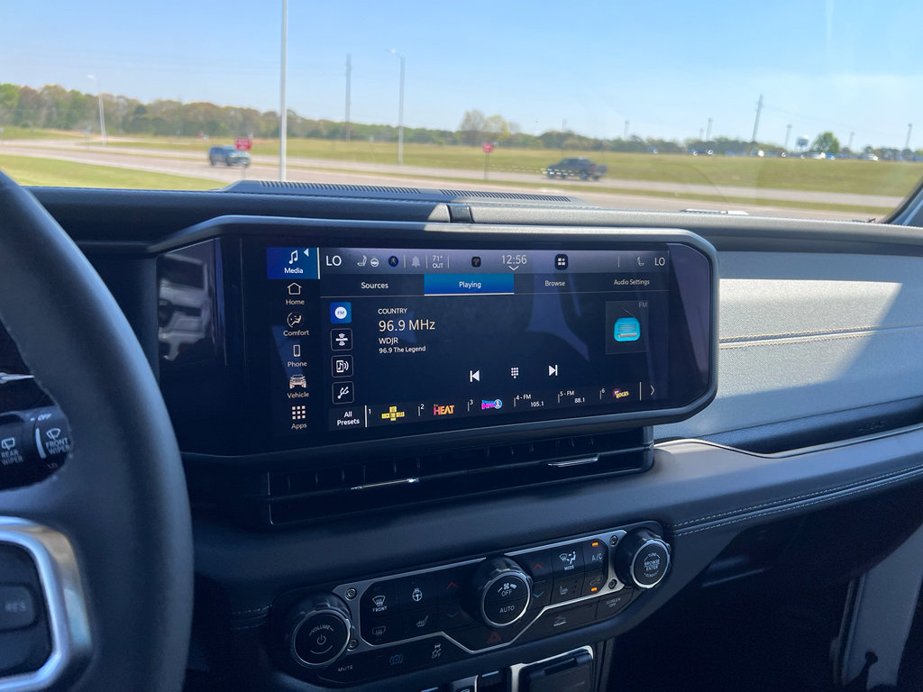 Used 2025 Jeep Wrangler Sahara image 22