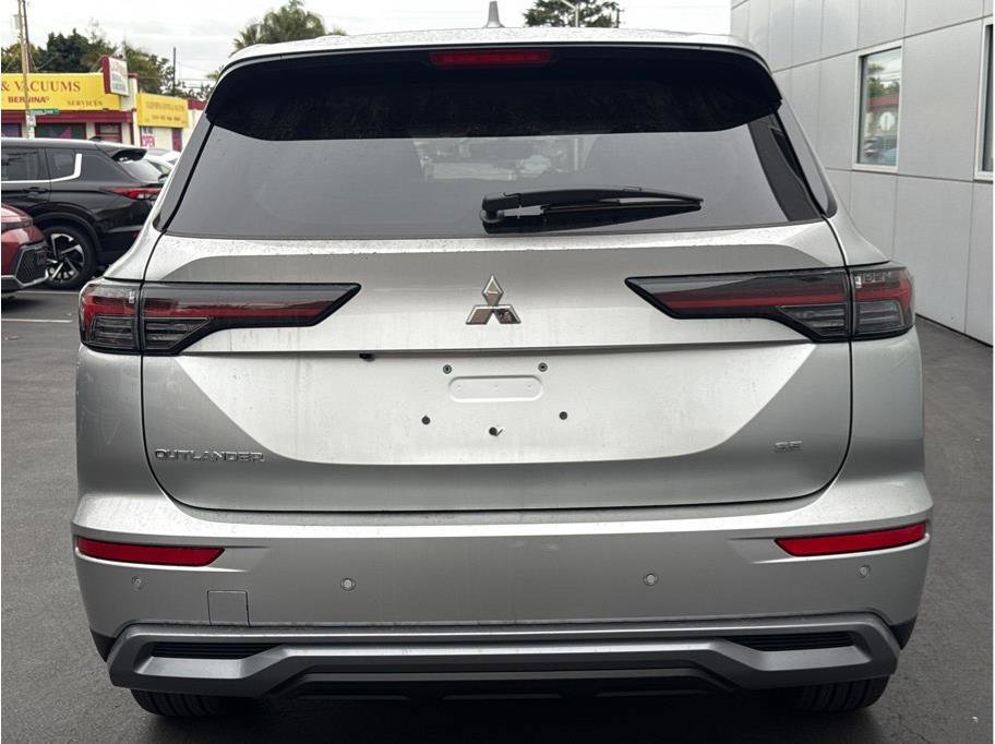 New 2026 Mitsubishi Outlander LE image 6