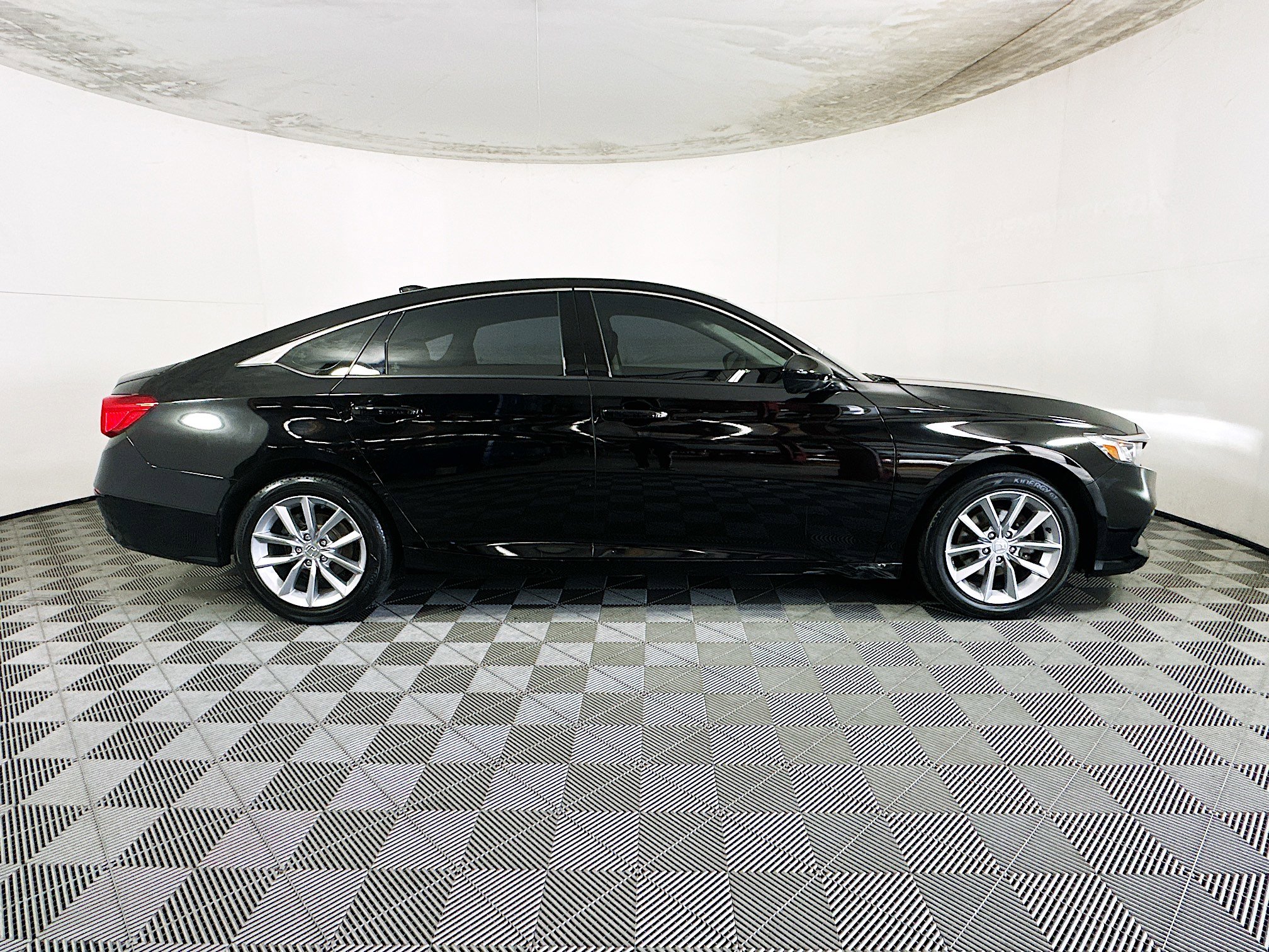 Used 2021 Honda Accord LX image 2