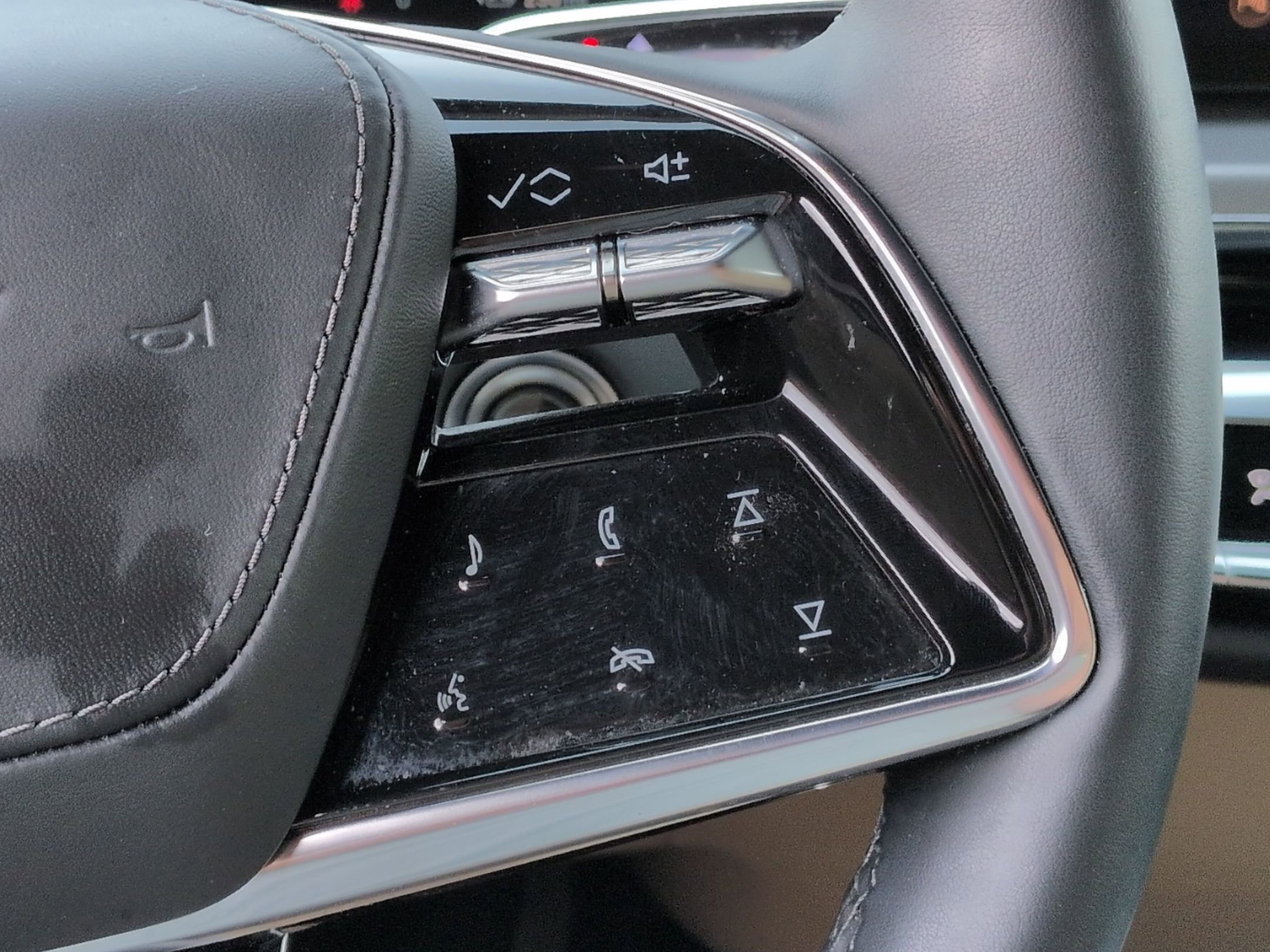 Used 2024 Cadillac Lyriq Sport w/ Nappa Leather Package image 20