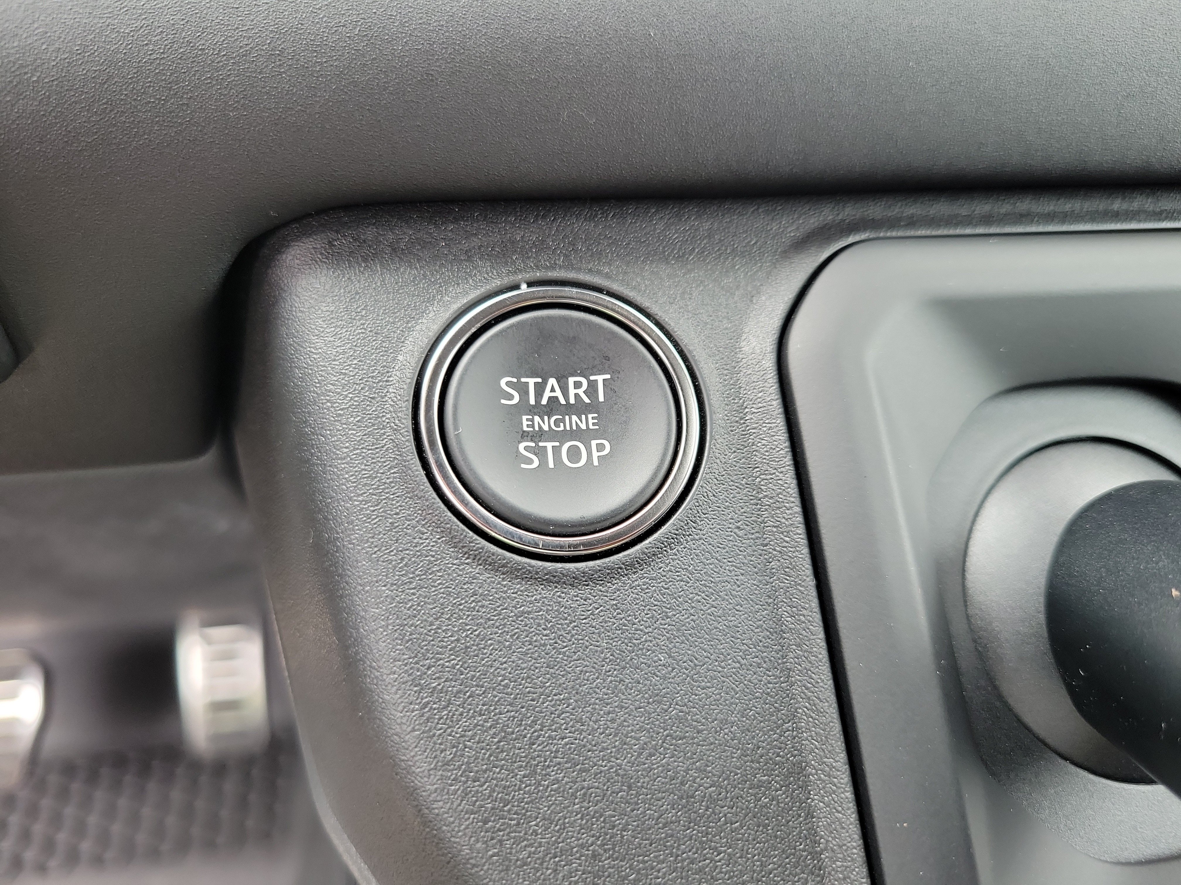 Used 2024 Land Rover Defender 130 X AWD/4WD image 32