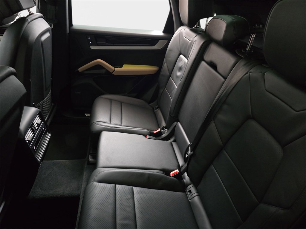Used 2024 Porsche Cayenne image 17