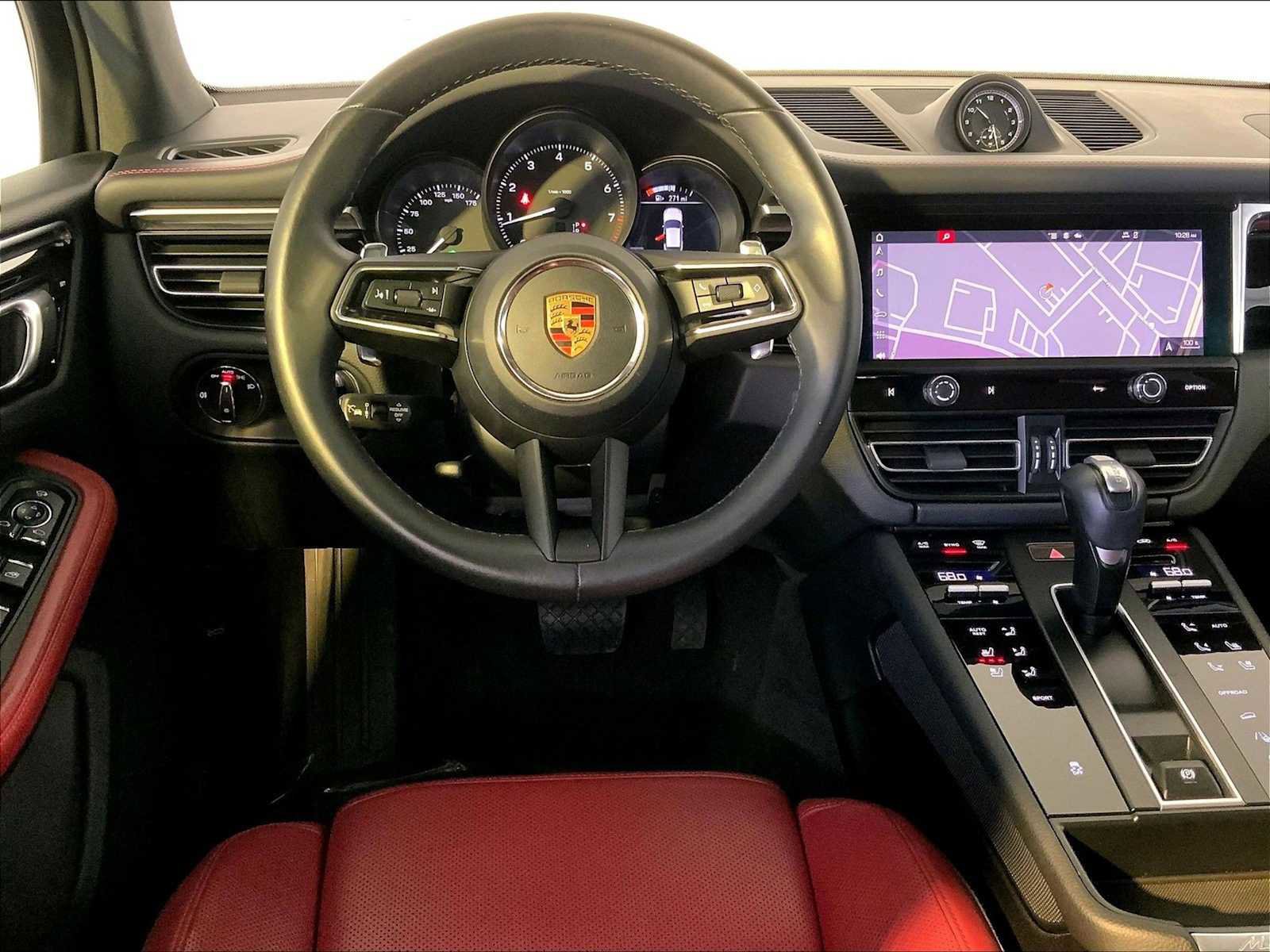 Certified 2023 Porsche Macan image 13