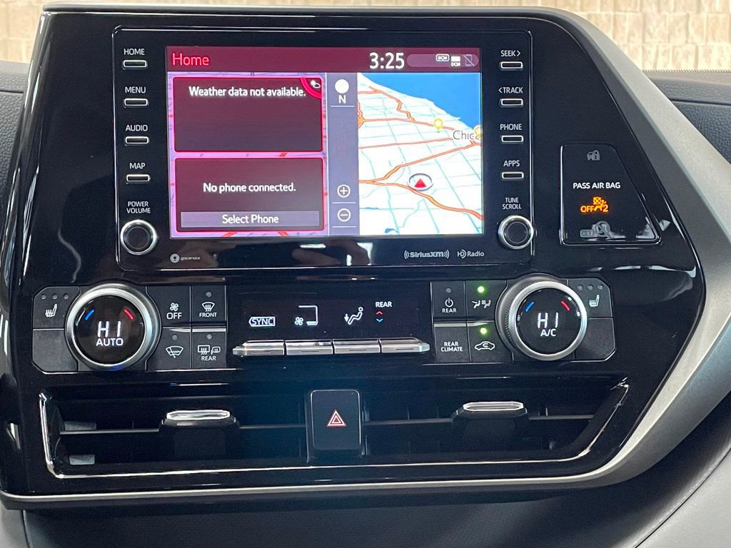 Used 2022 Toyota Highlander XLE AWD/4WD image 26
