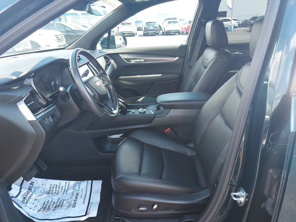 Used 2024 Cadillac XT6 Luxury w/ LPO, Floor Liner Package AWD/4WD image 13