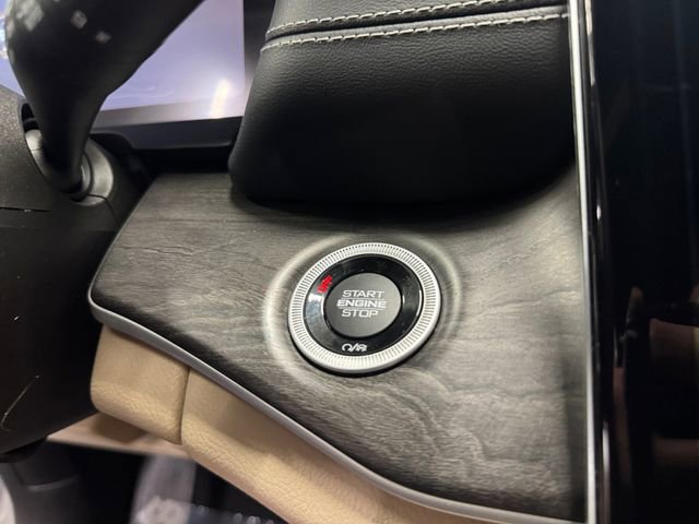 Used 2023 Jeep Grand Cherokee Limited w/ Trailer Tow Prep Group (B) AWD/4WD image 23