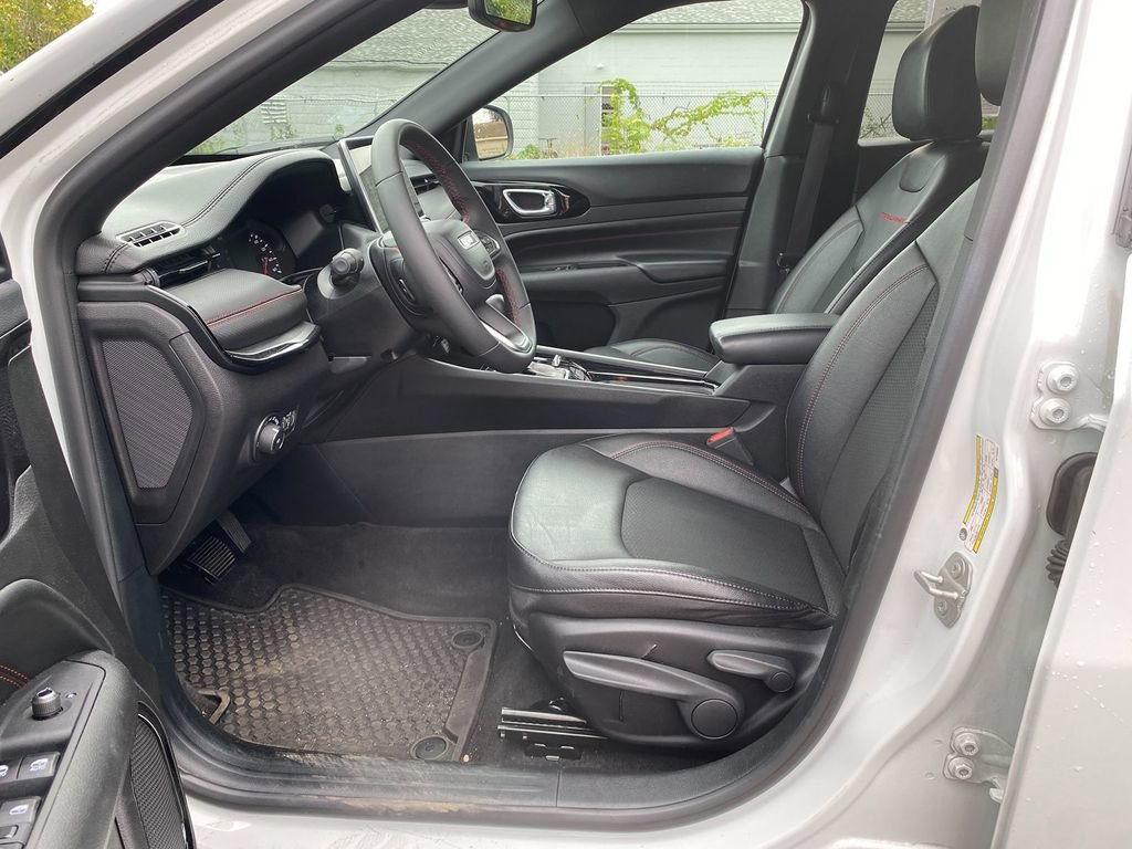 Used 2024 Jeep Compass Trailhawk image 12