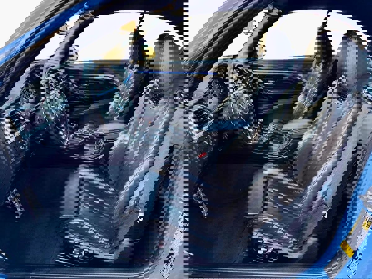 Used 2016 BMW M4 Convertible image 12