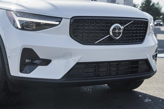 New 2026 Volvo XC40 B5 Plus w/ Protection Package Premier AWD/4WD image 15
