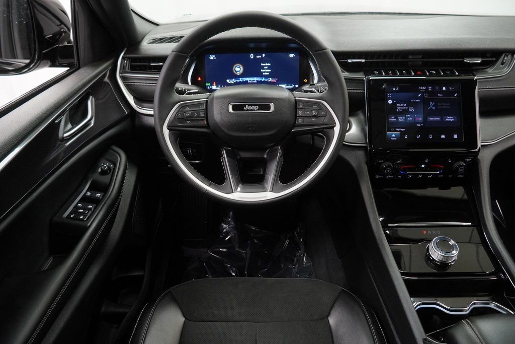 Certified 2023 Jeep Grand Cherokee Altitude image 21