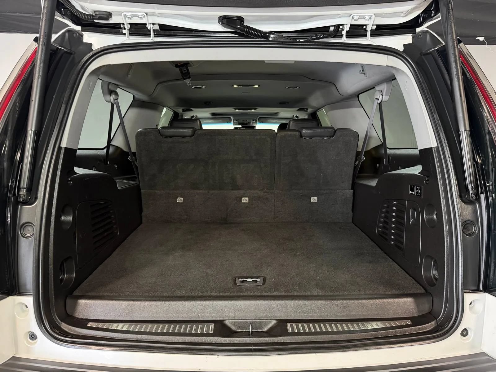 Used 2016 Cadillac Escalade ESV Luxury RWD image 13