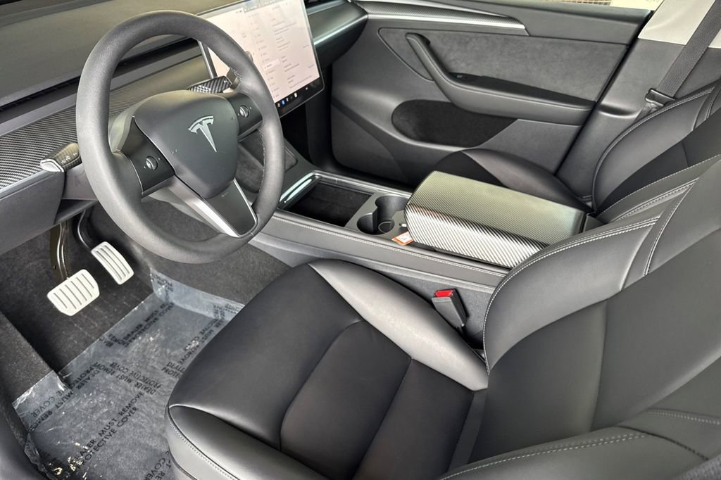 Used 2025 Tesla Model Y Performance image 9