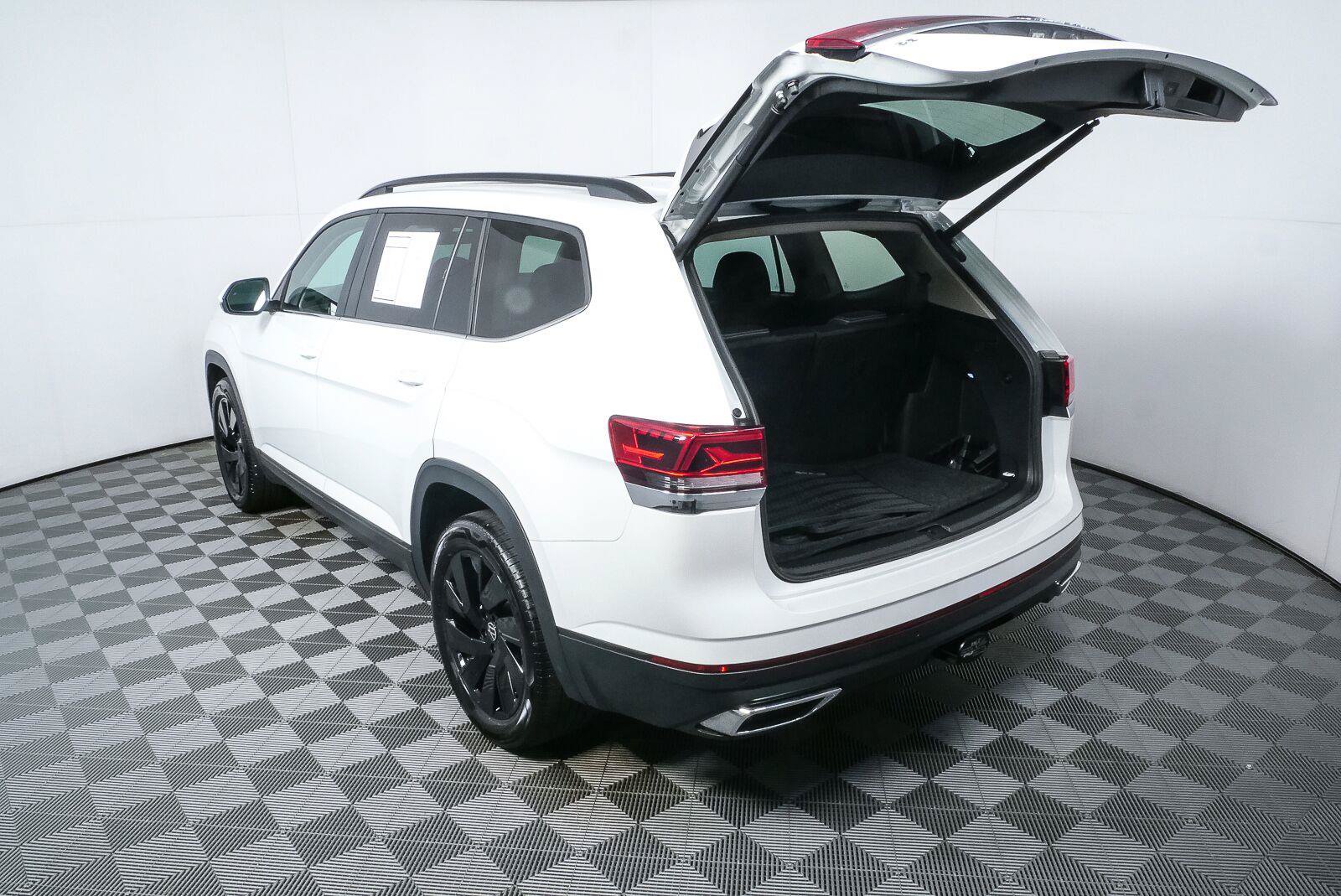 Used 2026 Volkswagen Atlas SE w/ Panoramic Sunroof Package AWD/4WD image 28
