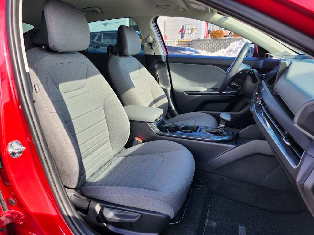 Used 2025 Kia K4 EX image 16