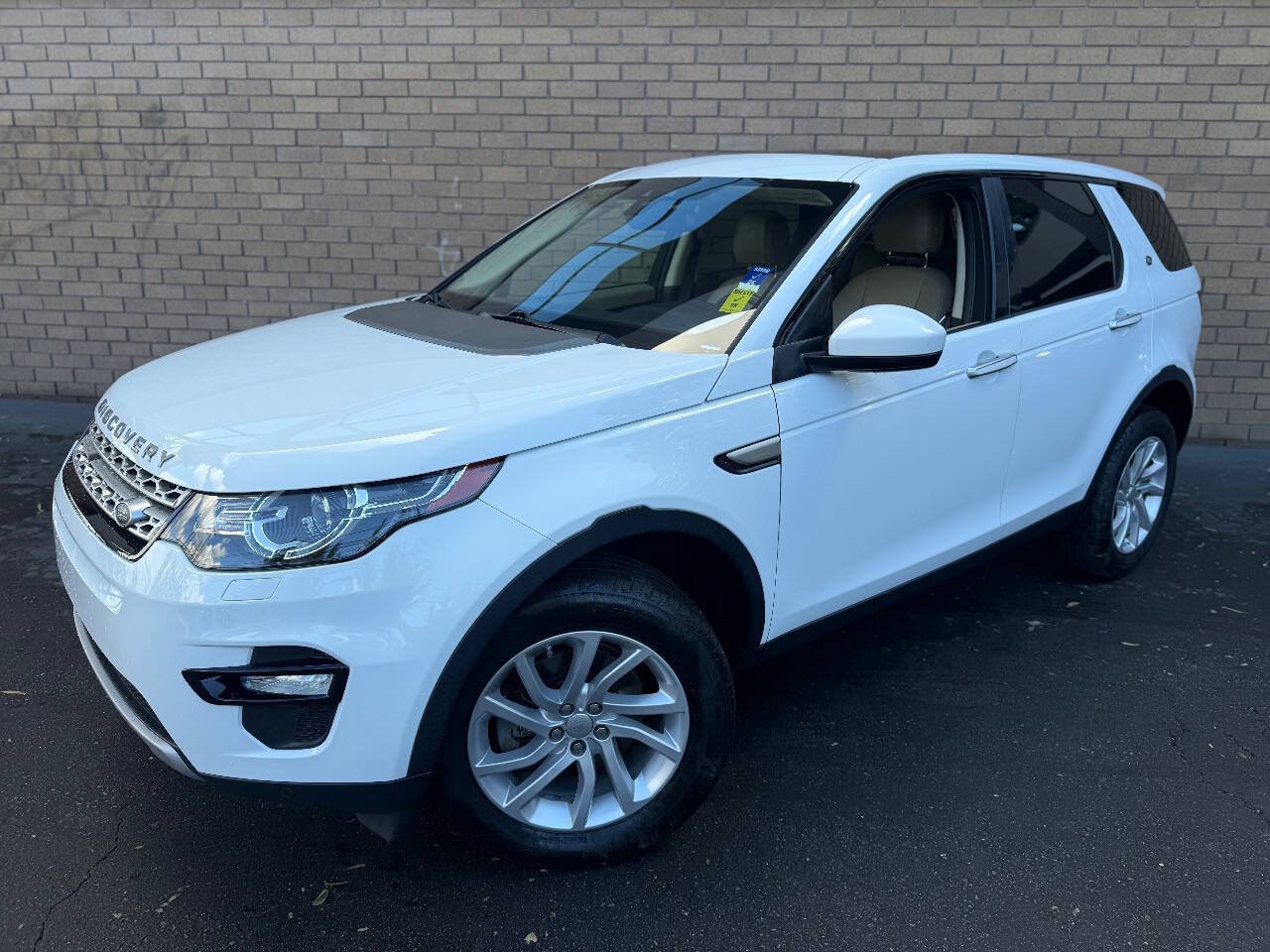 Used 2019 Land Rover Discovery Sport HSE AWD/4WD image 8