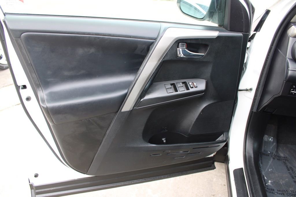 Used 2018 Toyota RAV4 XLE image 18