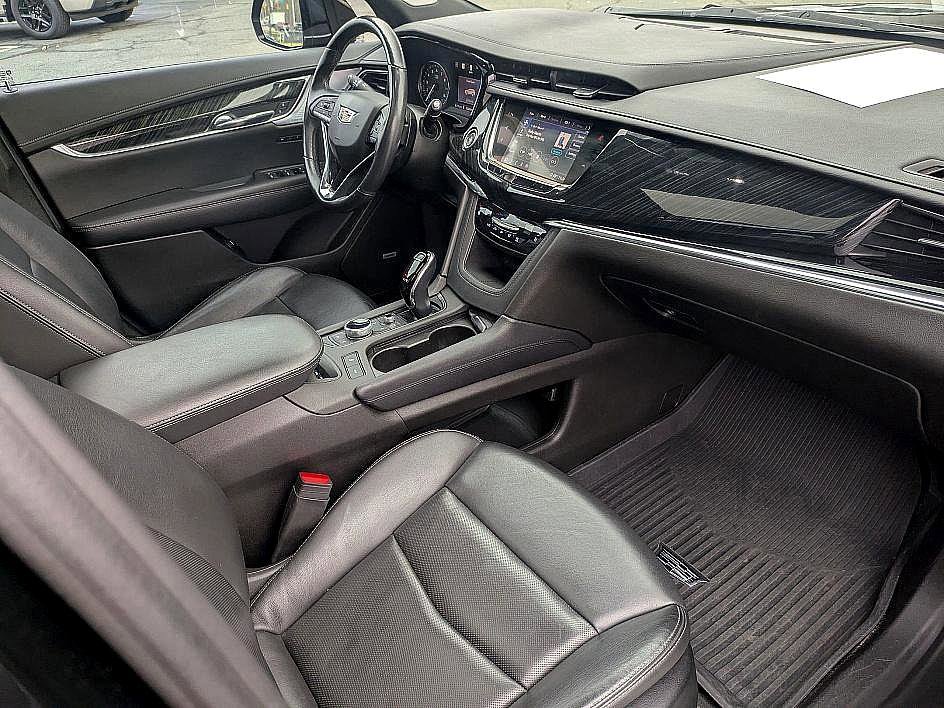 Used 2020 Cadillac XT6 Premium Luxury image 35