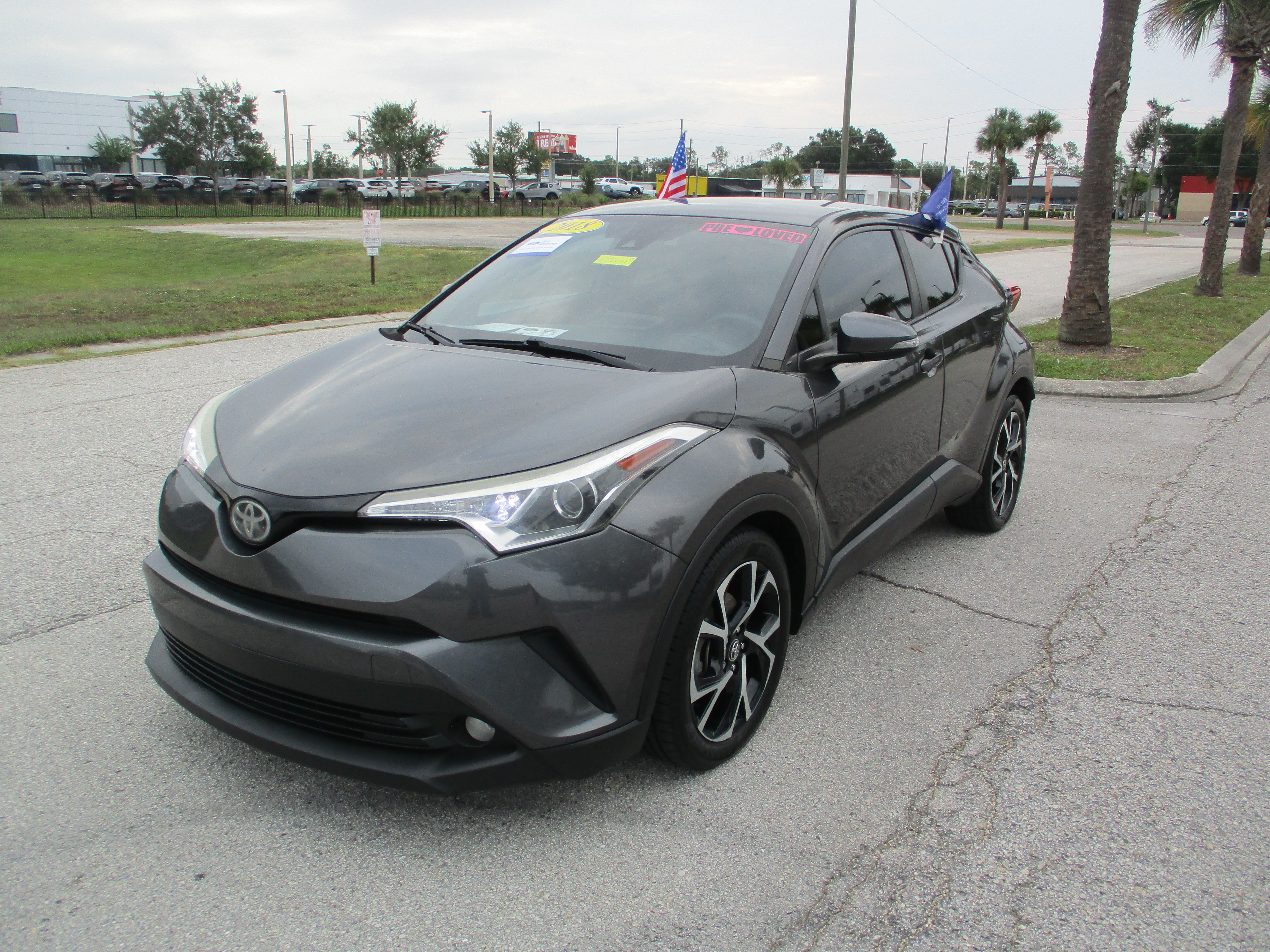 Used 2018 Toyota C-HR XLE FWD image 3
