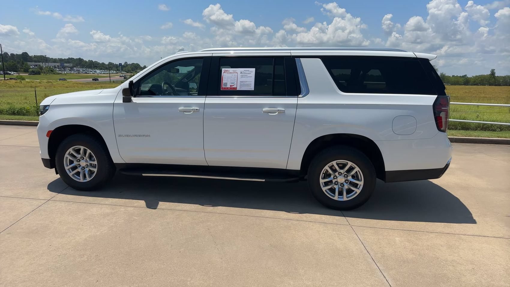 Used 2024 Chevrolet Suburban LT RWD image 6