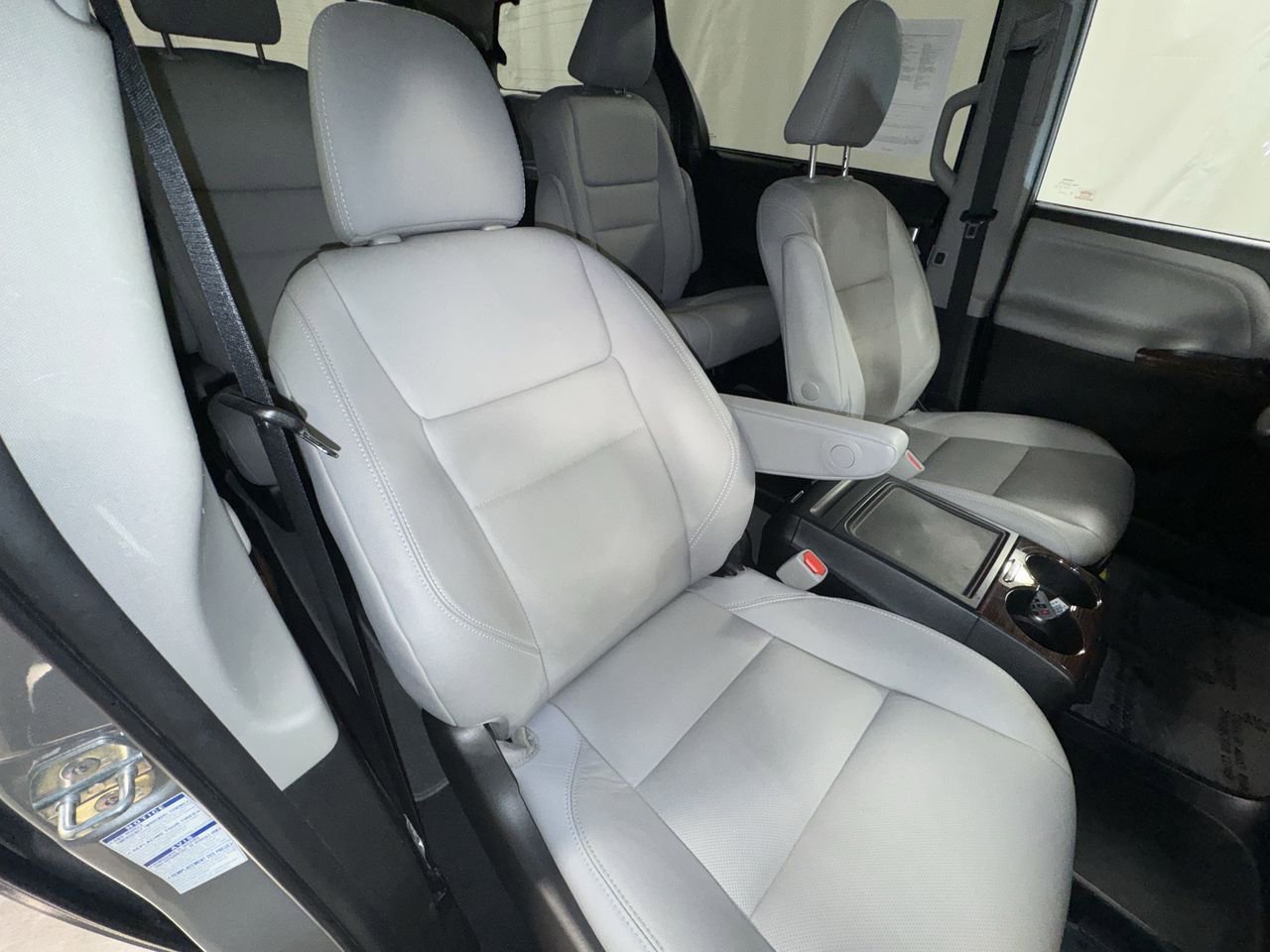 Used 2020 Toyota Sienna Limited image 36