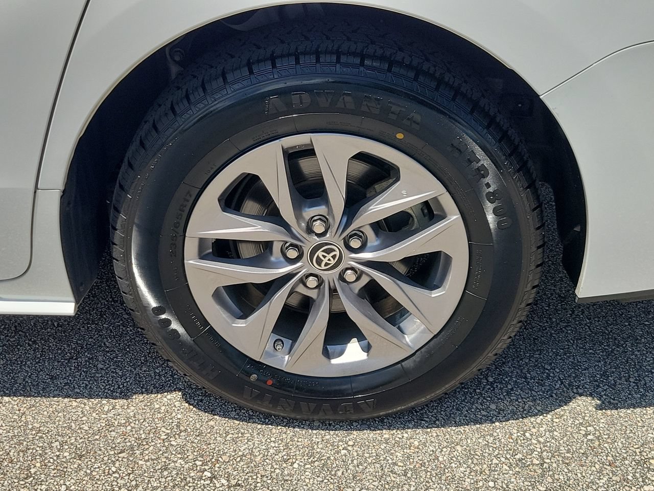 Used 2025 Toyota Sienna LE FWD image 5
