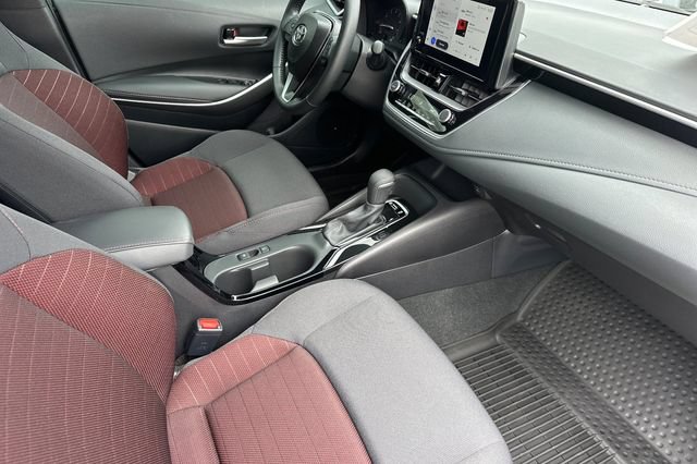 Used 2025 Toyota Corolla SE FWD image 18