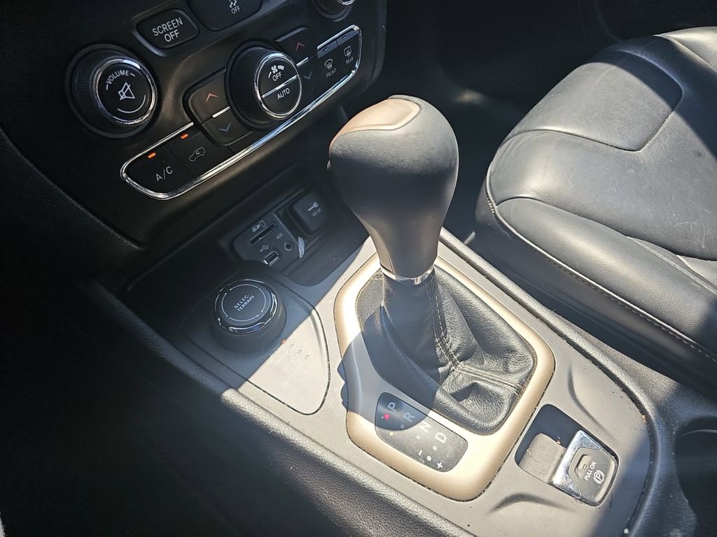 Certified 2017 Jeep Cherokee Limited AWD/4WD image 23